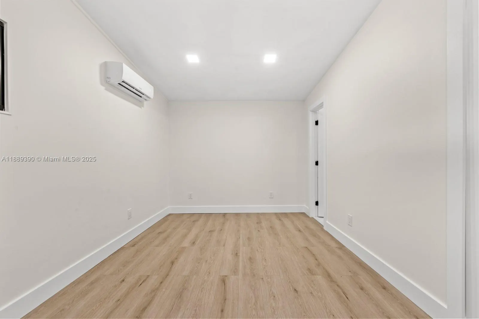 9370 Nassau Dr, #1