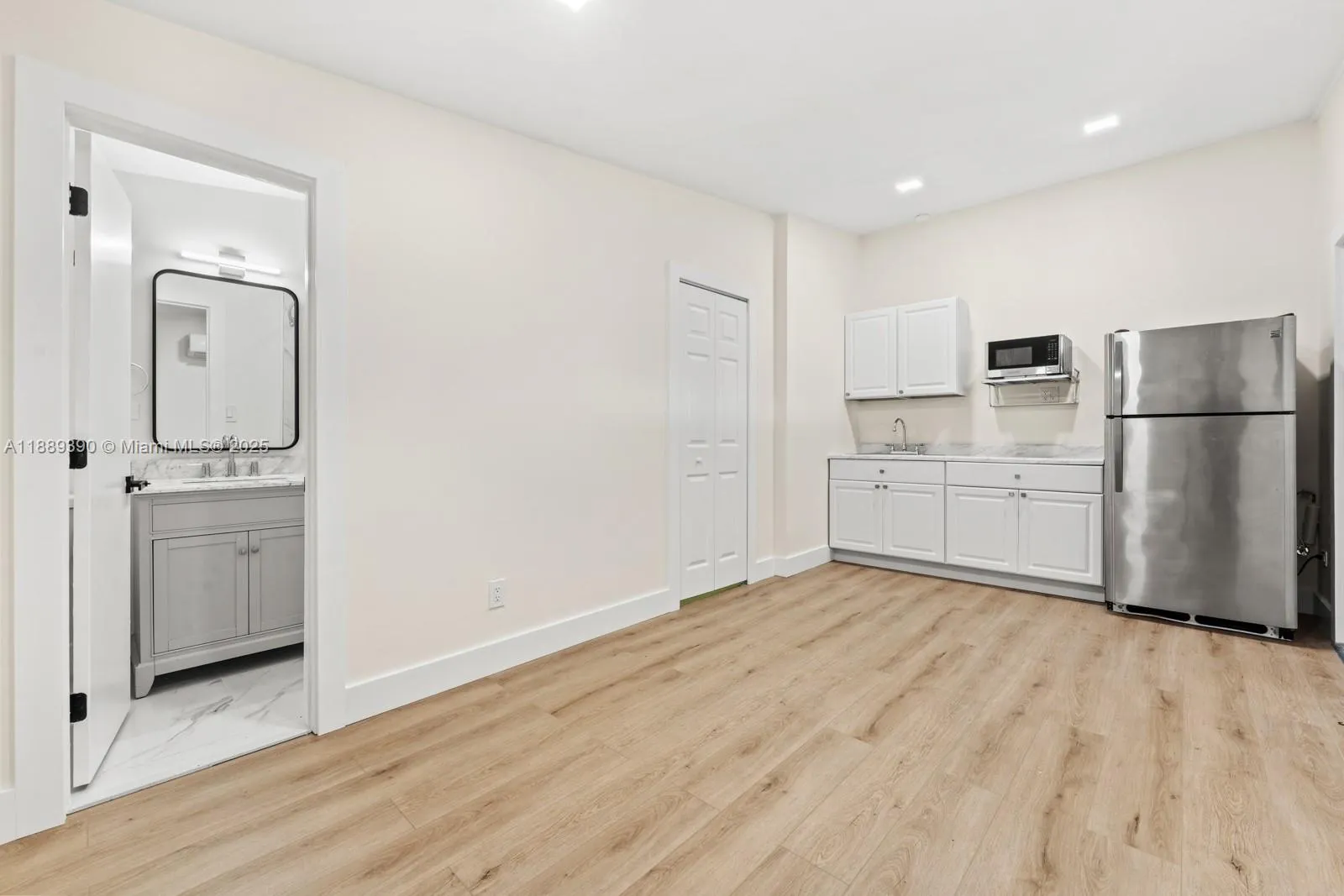 9370 Nassau Dr, #1