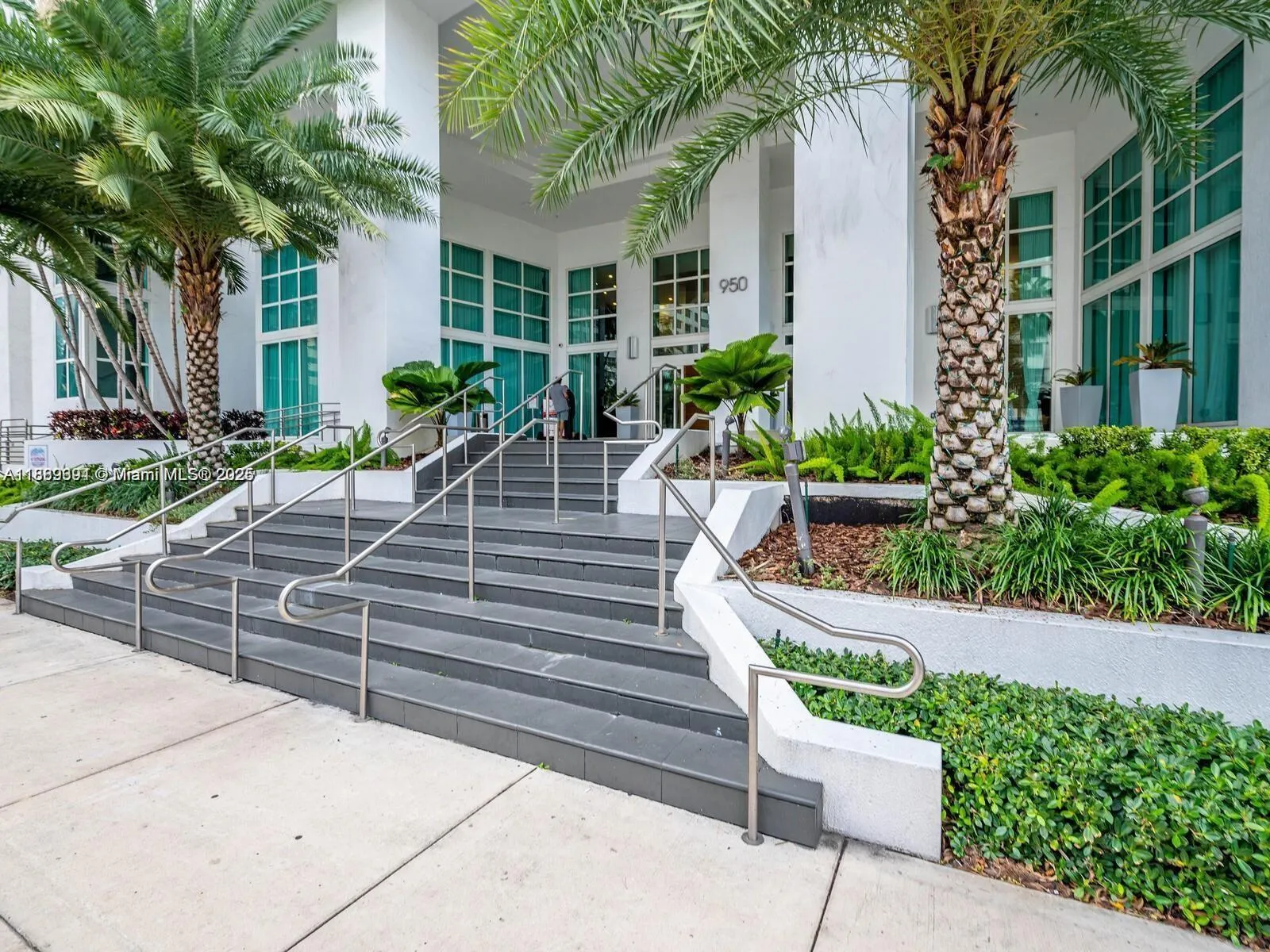 950 Brickell Bay Dr, #5209