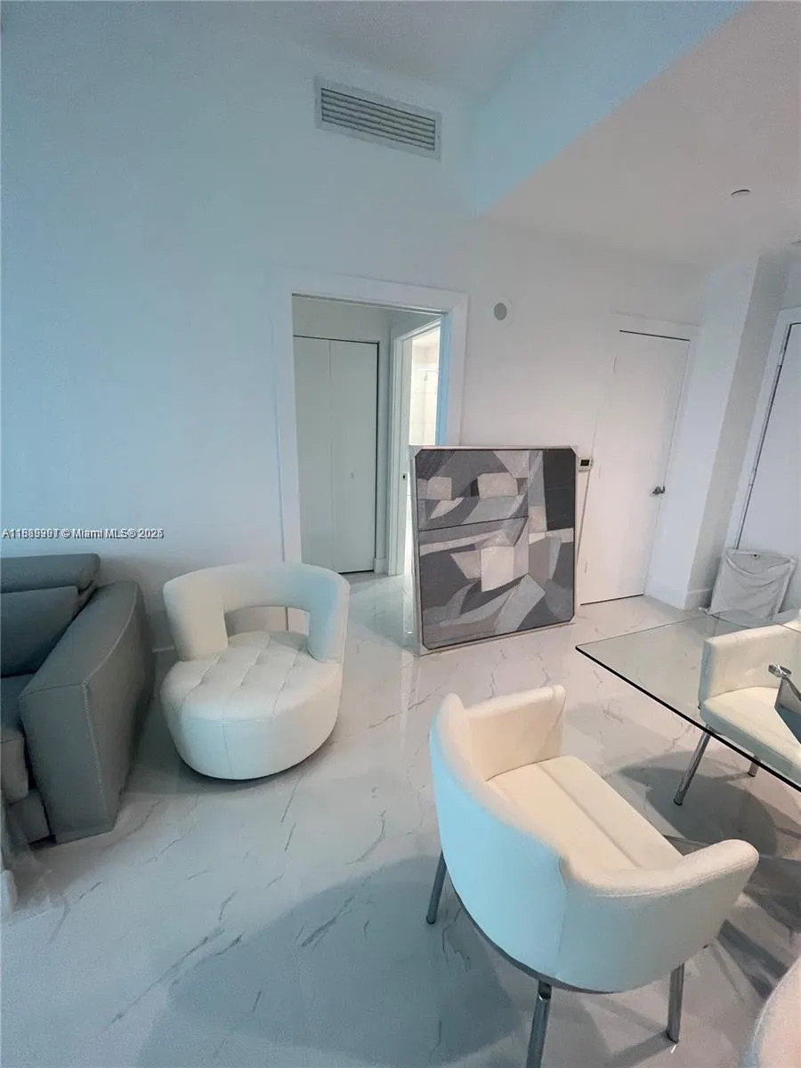 950 Brickell Bay Dr, #5209