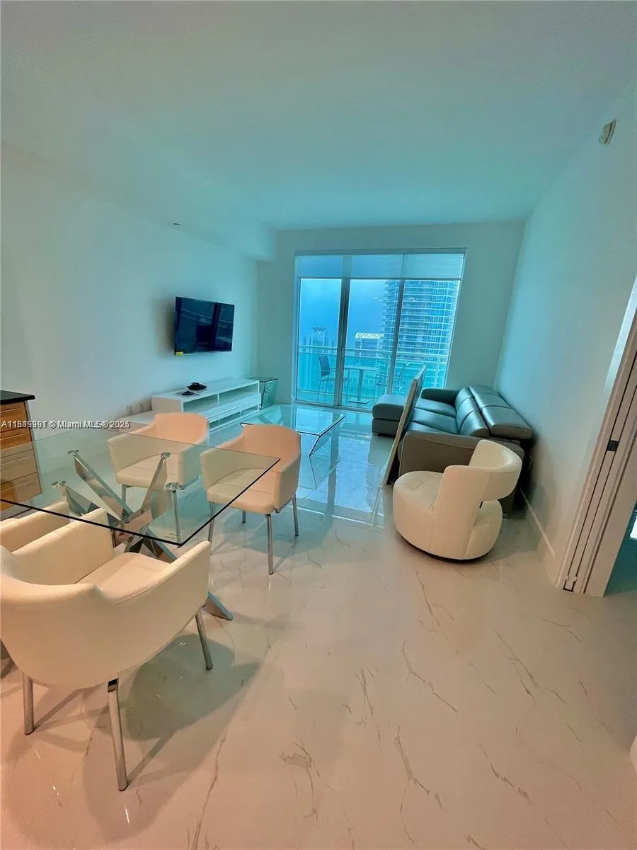 950 Brickell Bay Dr, #5209
