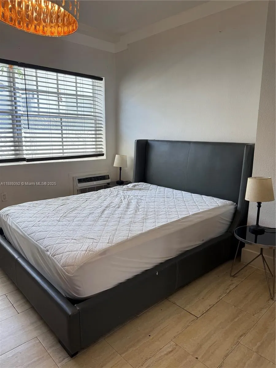 1330 Pennsylvania Ave, #206