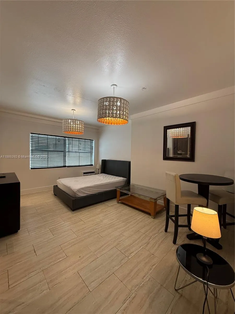 1330 Pennsylvania Ave, #206