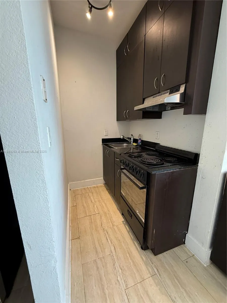 1330 Pennsylvania Ave, #206