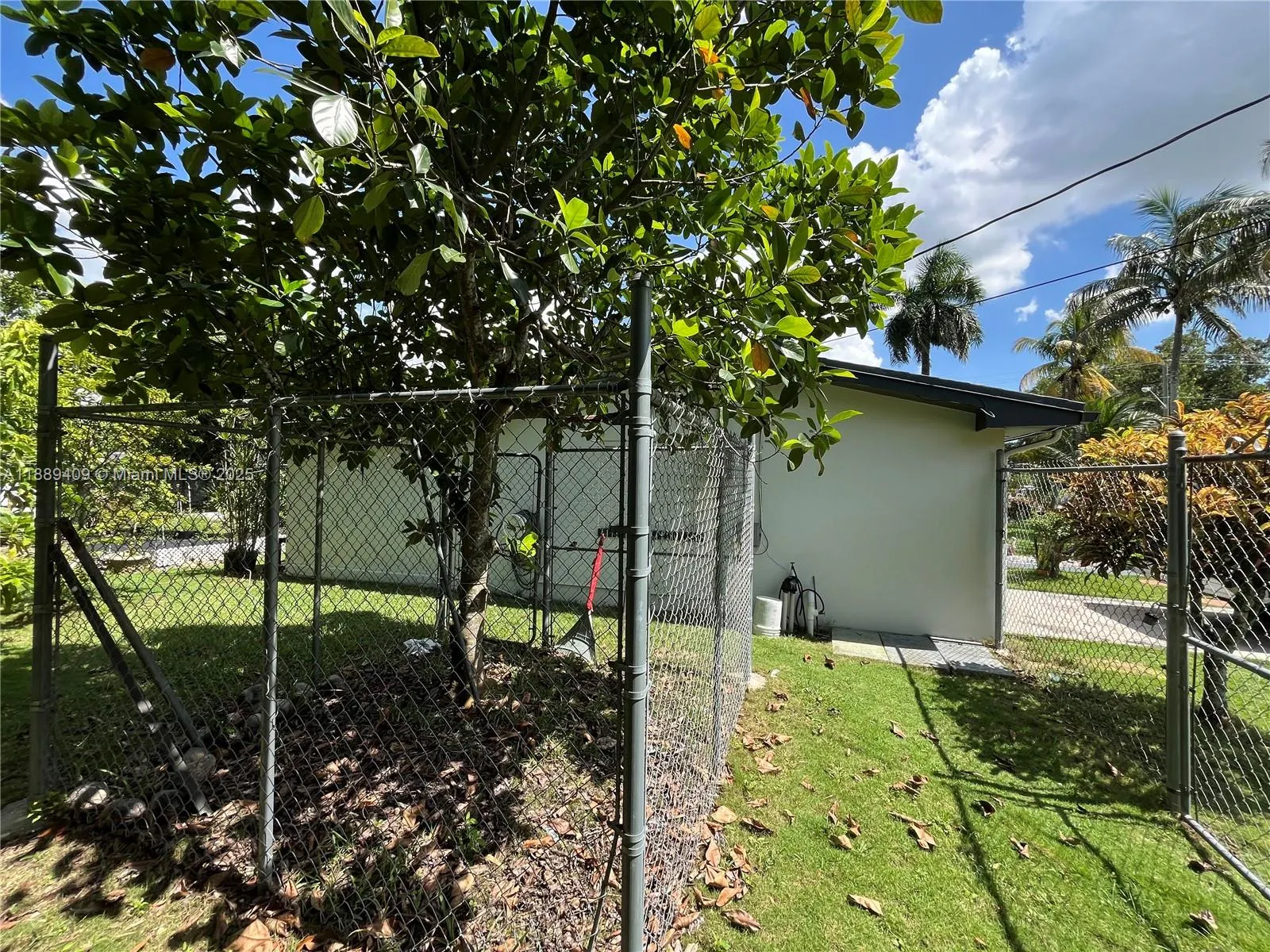801 NW 12th St