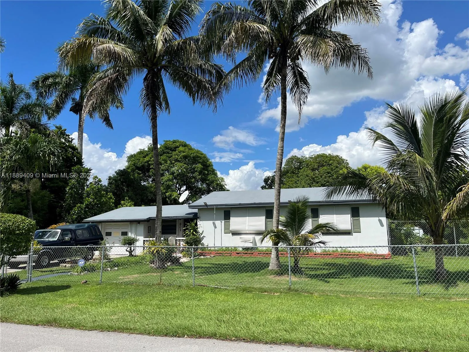 801 NW 12th St