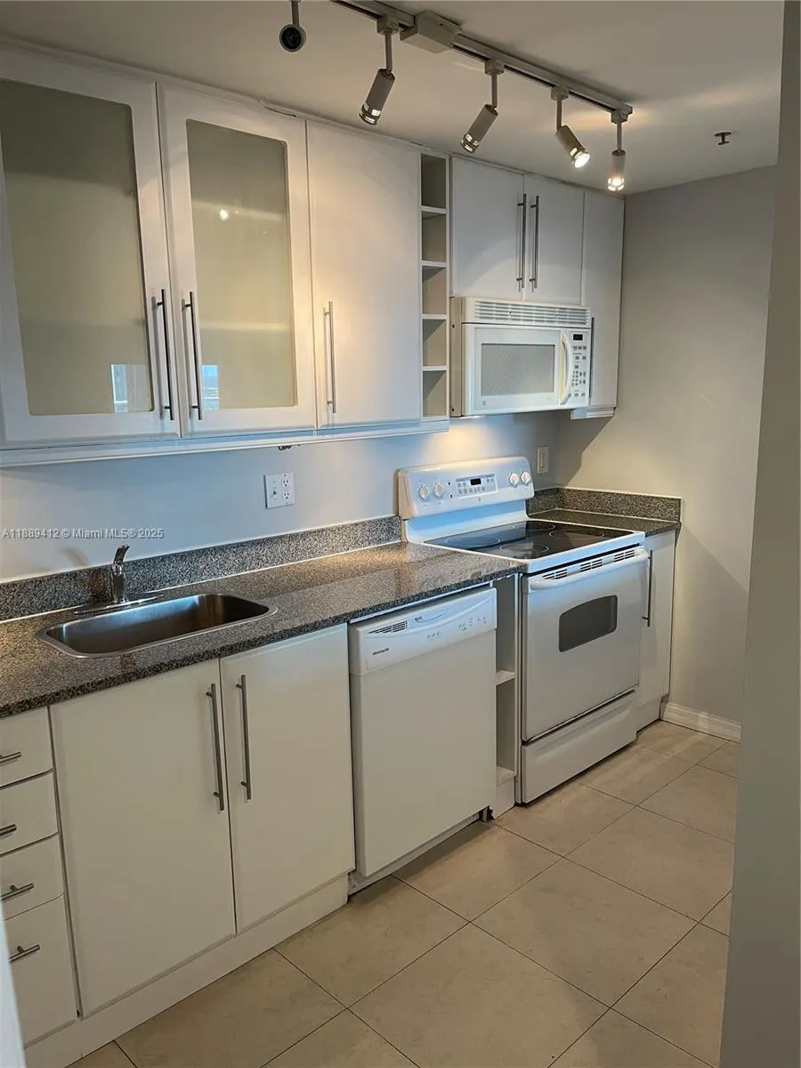 275 NE 18th St, #1907