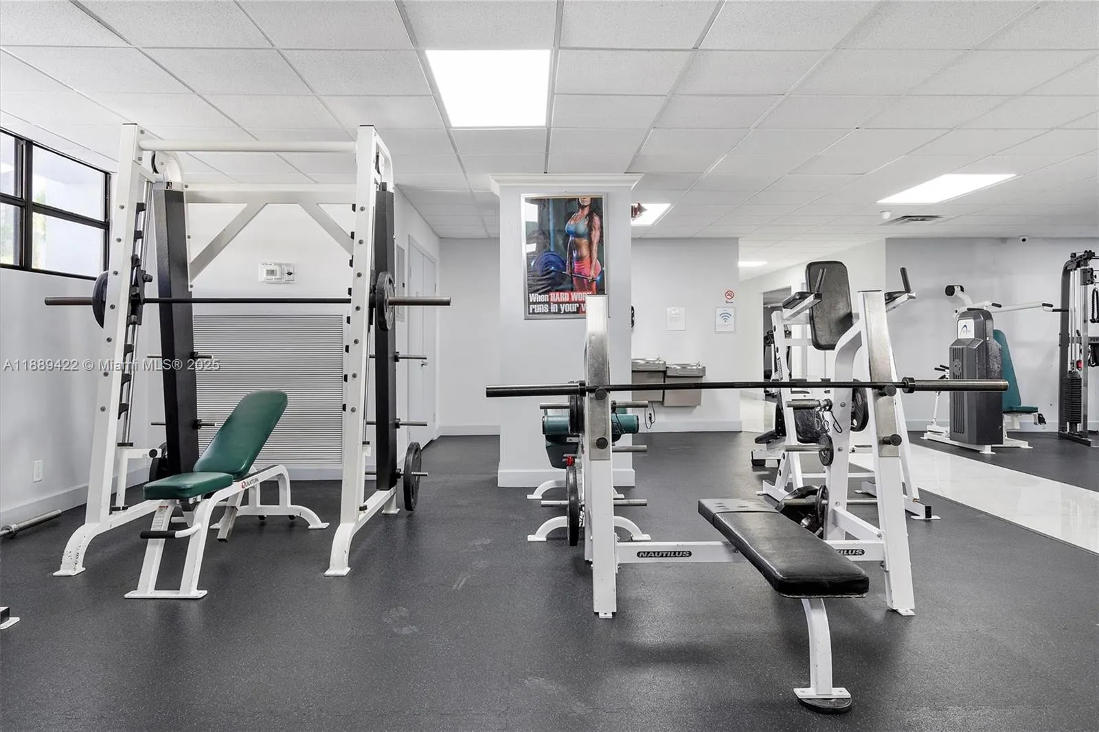 600 Parkview Dr, #820