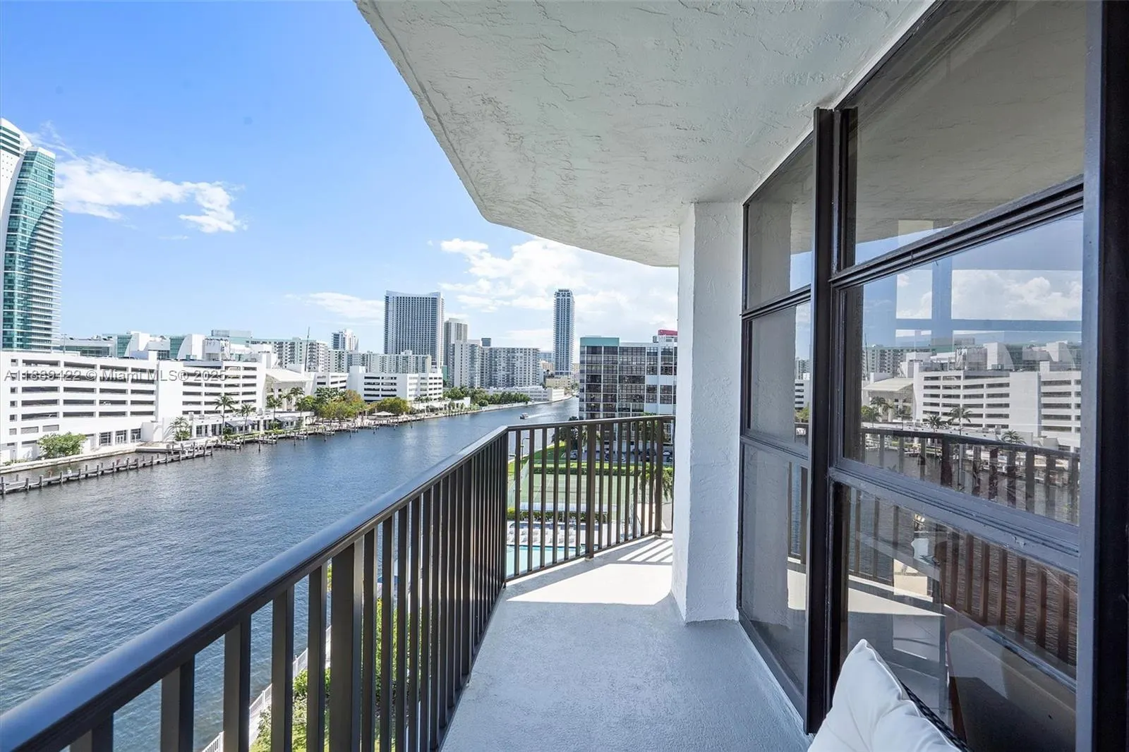 600 Parkview Dr, #820