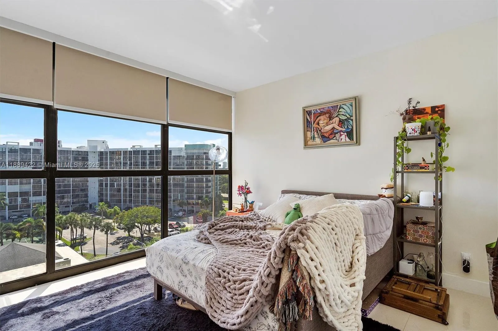 600 Parkview Dr, #820