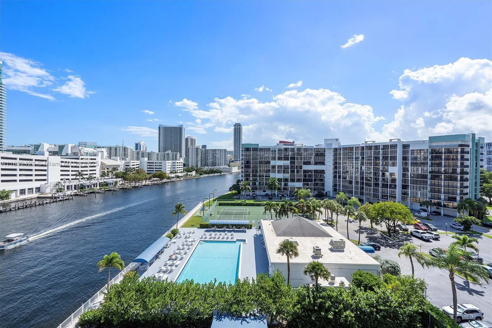 600 Parkview Dr, #820