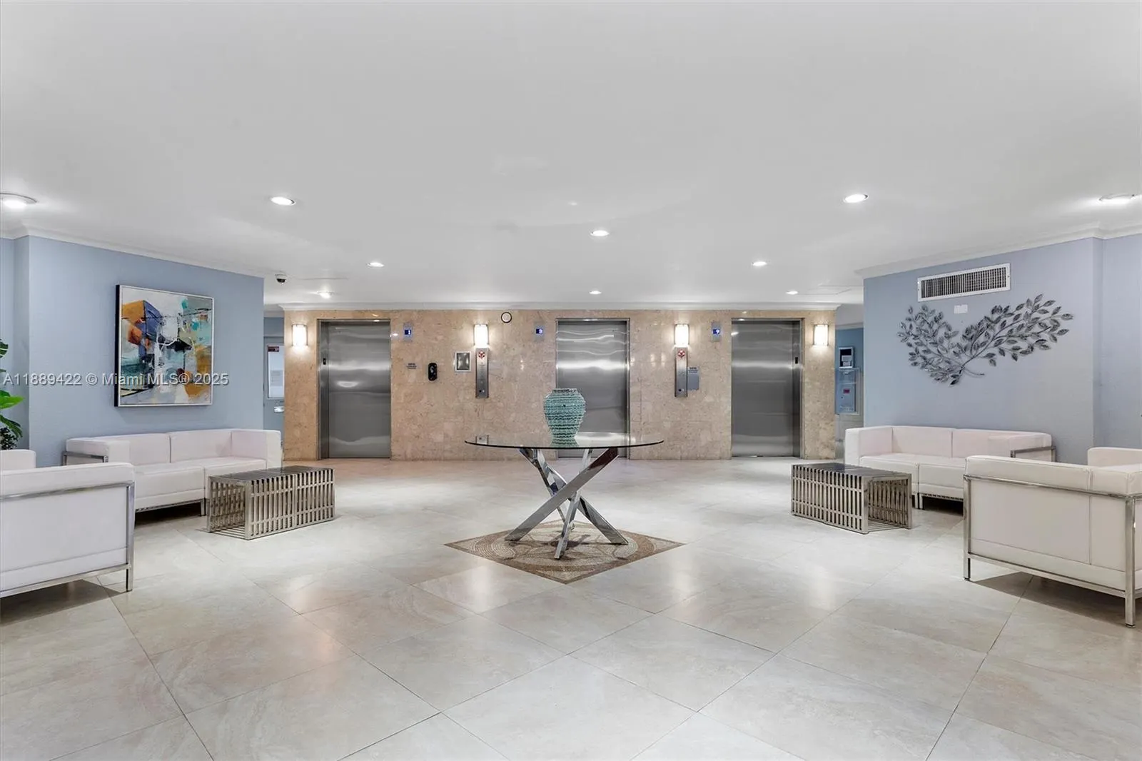 600 Parkview Dr, #820