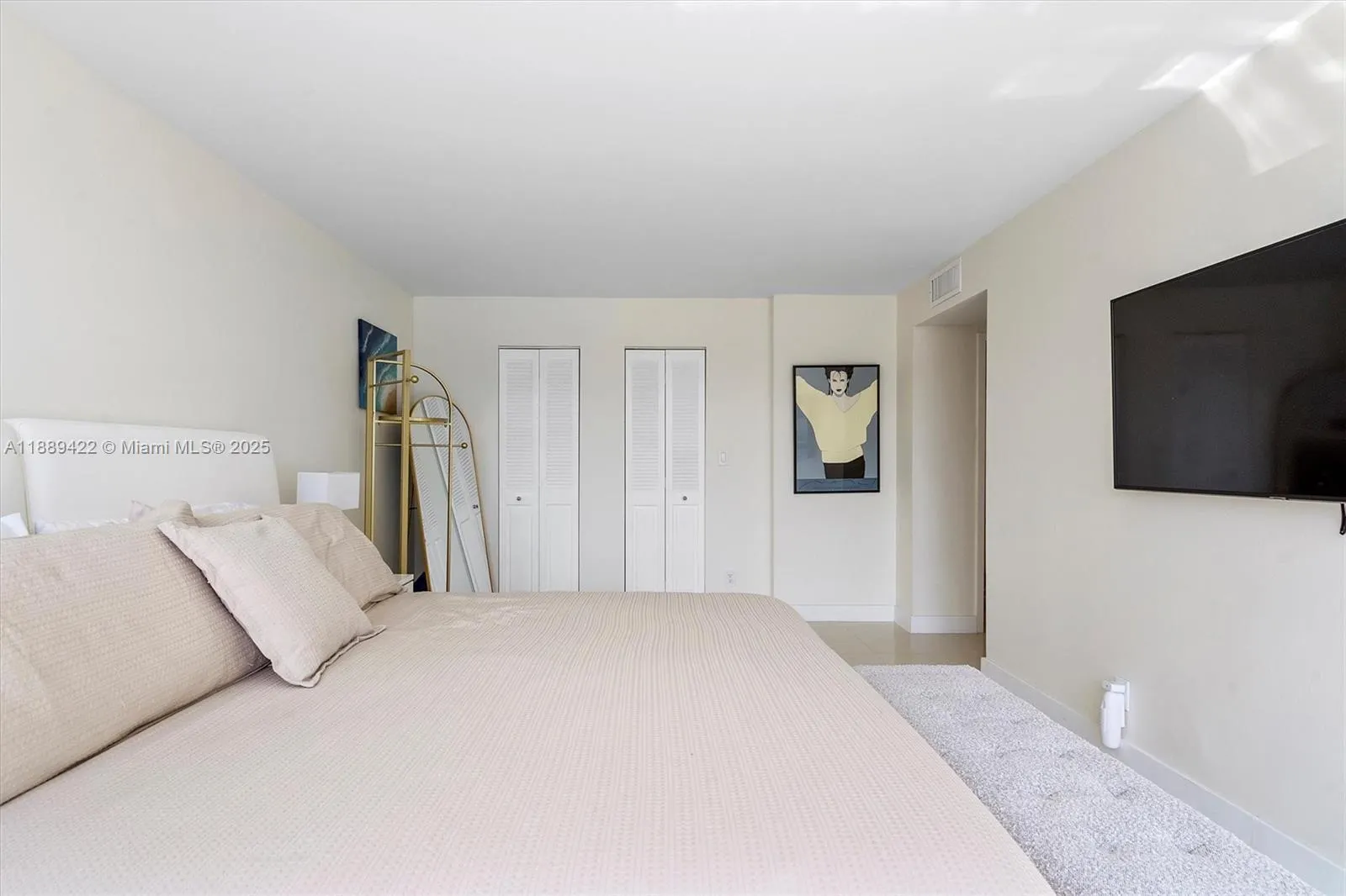 600 Parkview Dr, #820