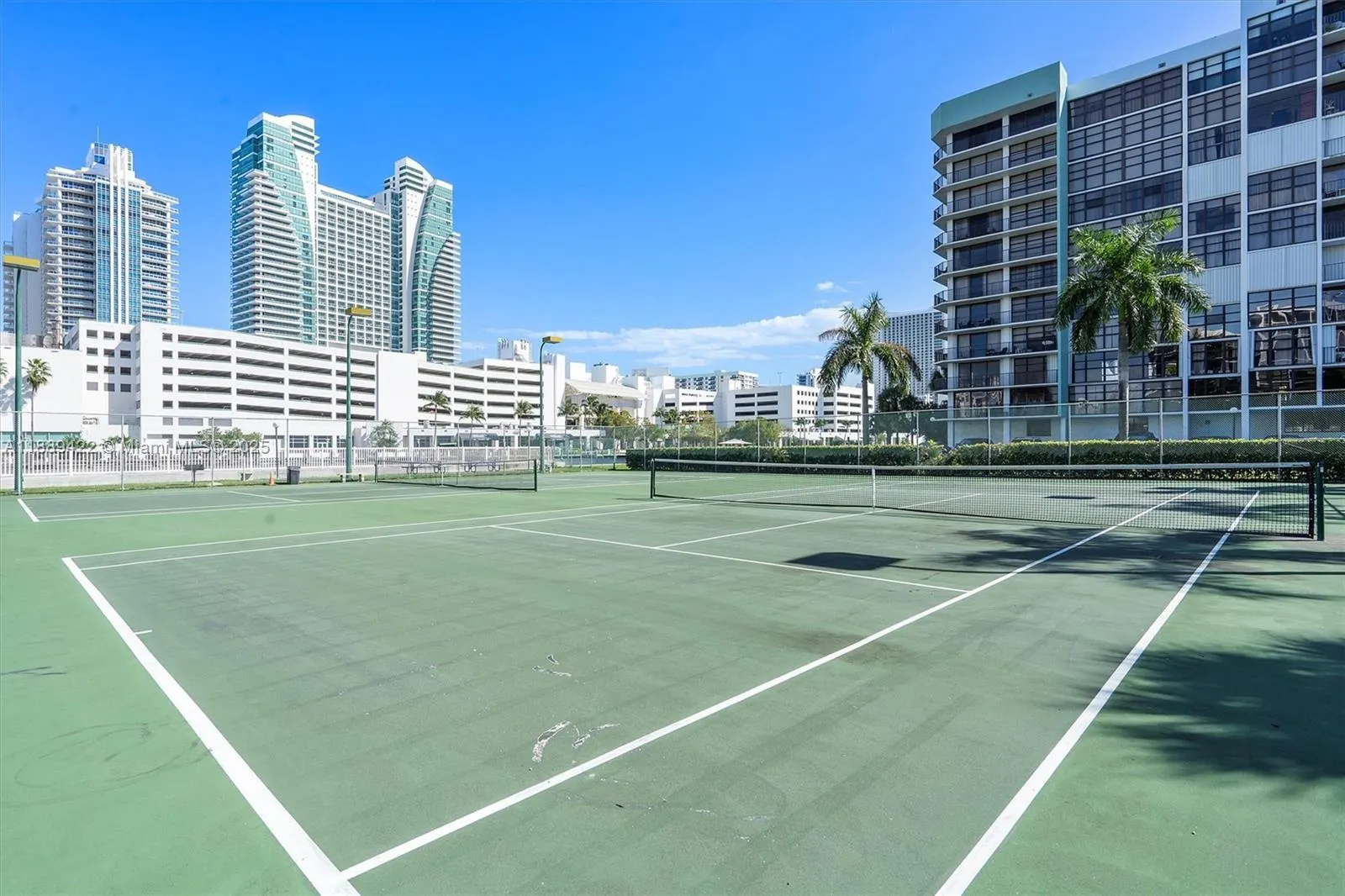 600 Parkview Dr, #820