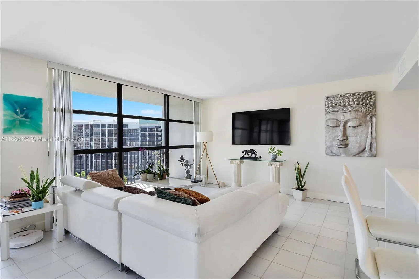 600 Parkview Dr, #820