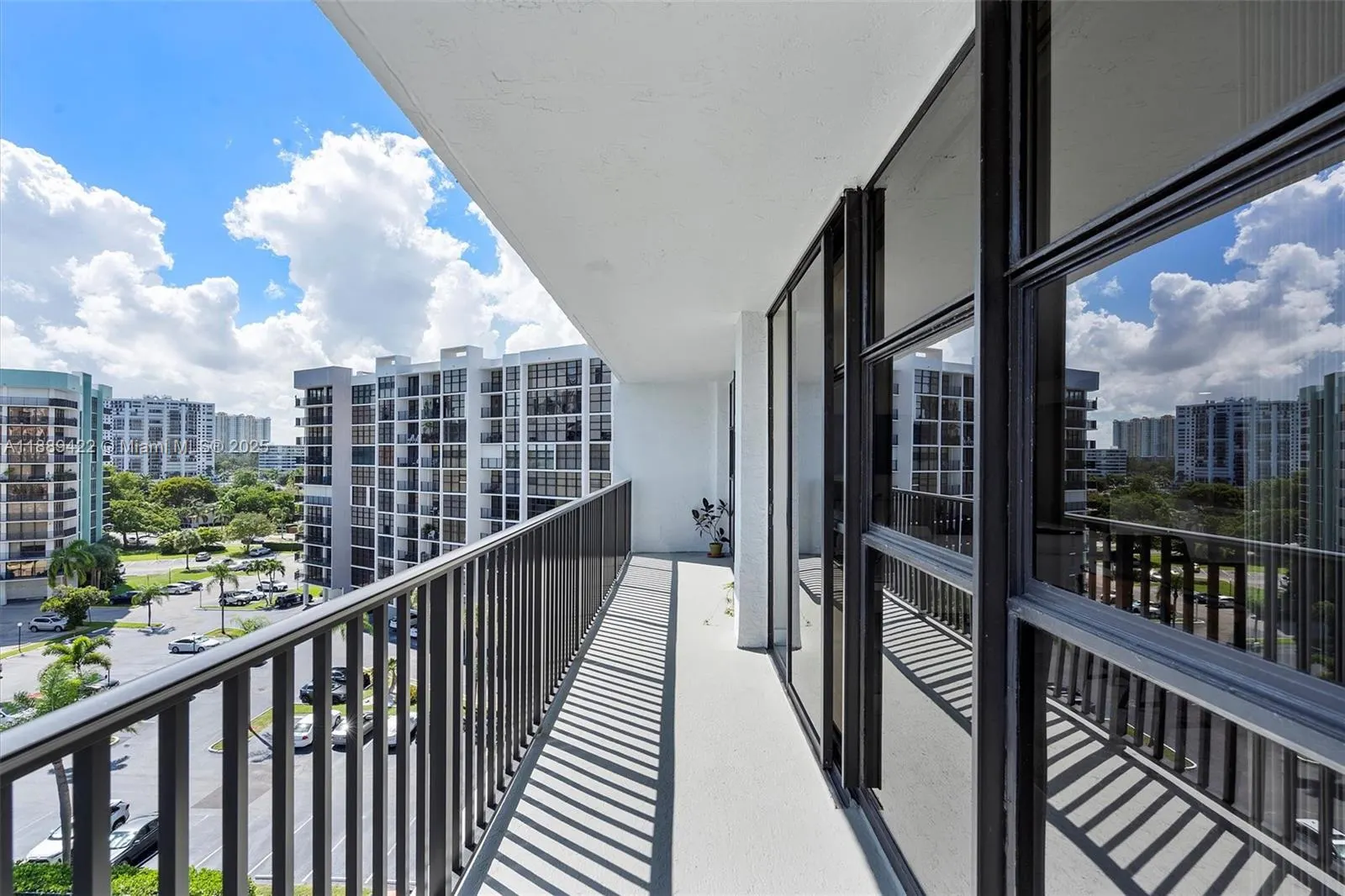 600 Parkview Dr, #820