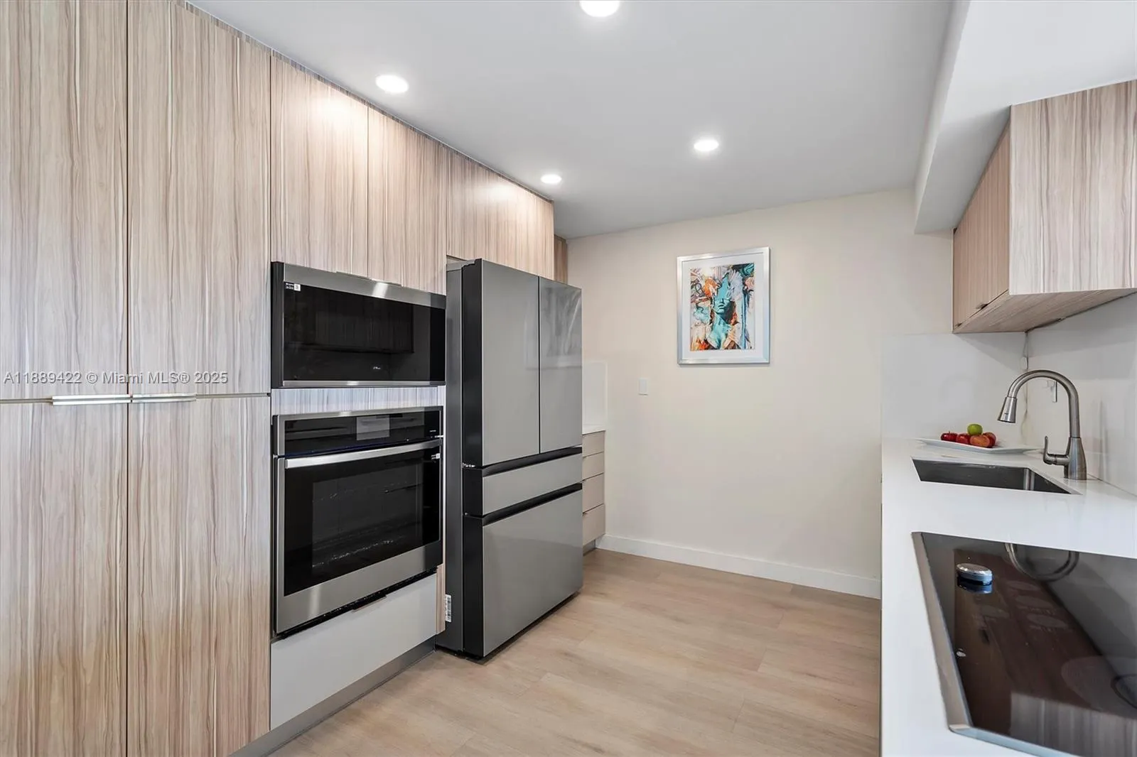 600 Parkview Dr, #820