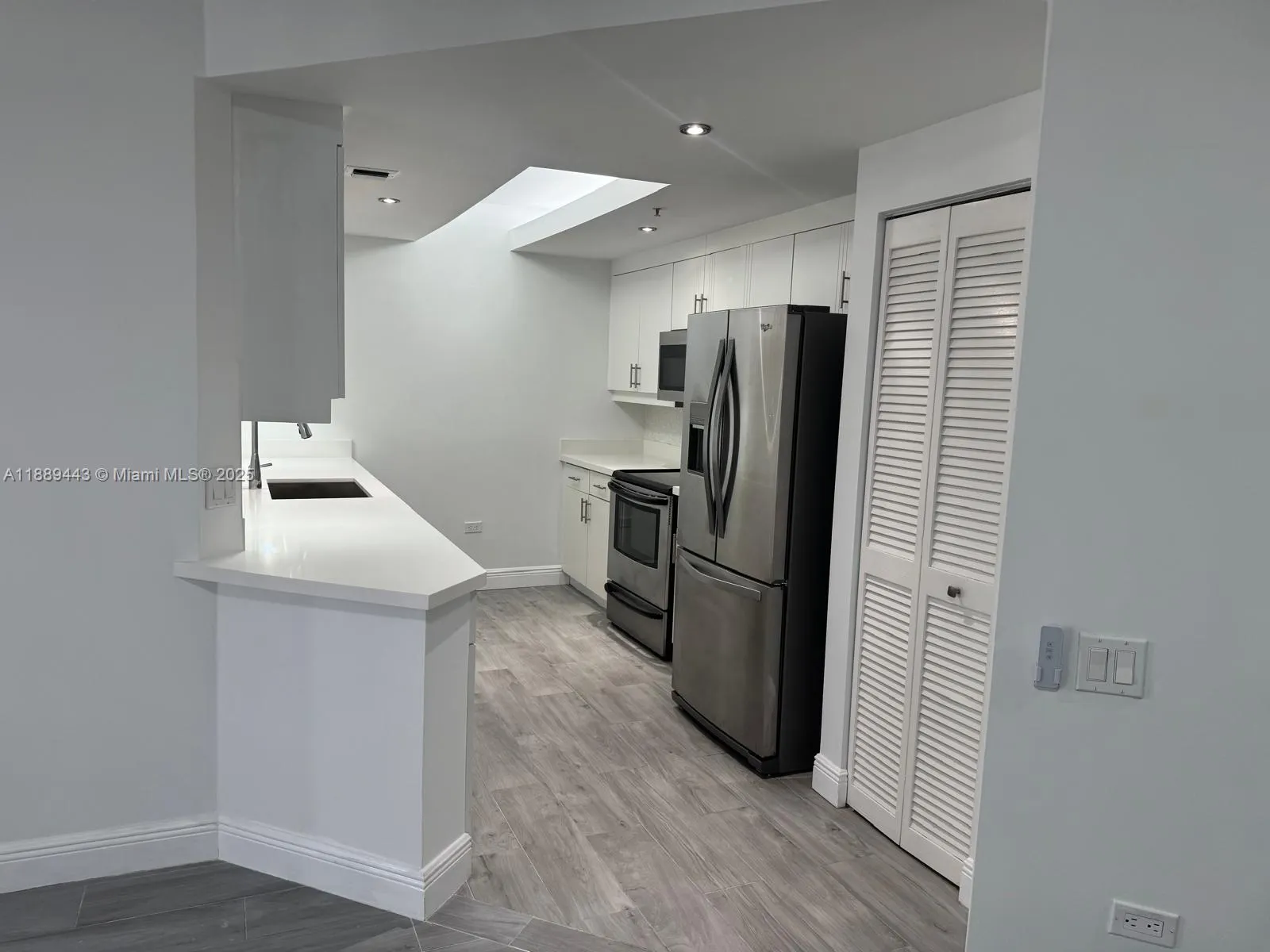 701 Brickell Key Blvd, #607