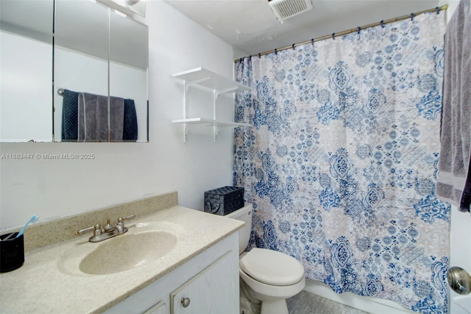 6190 Woodlands Blvd, #312