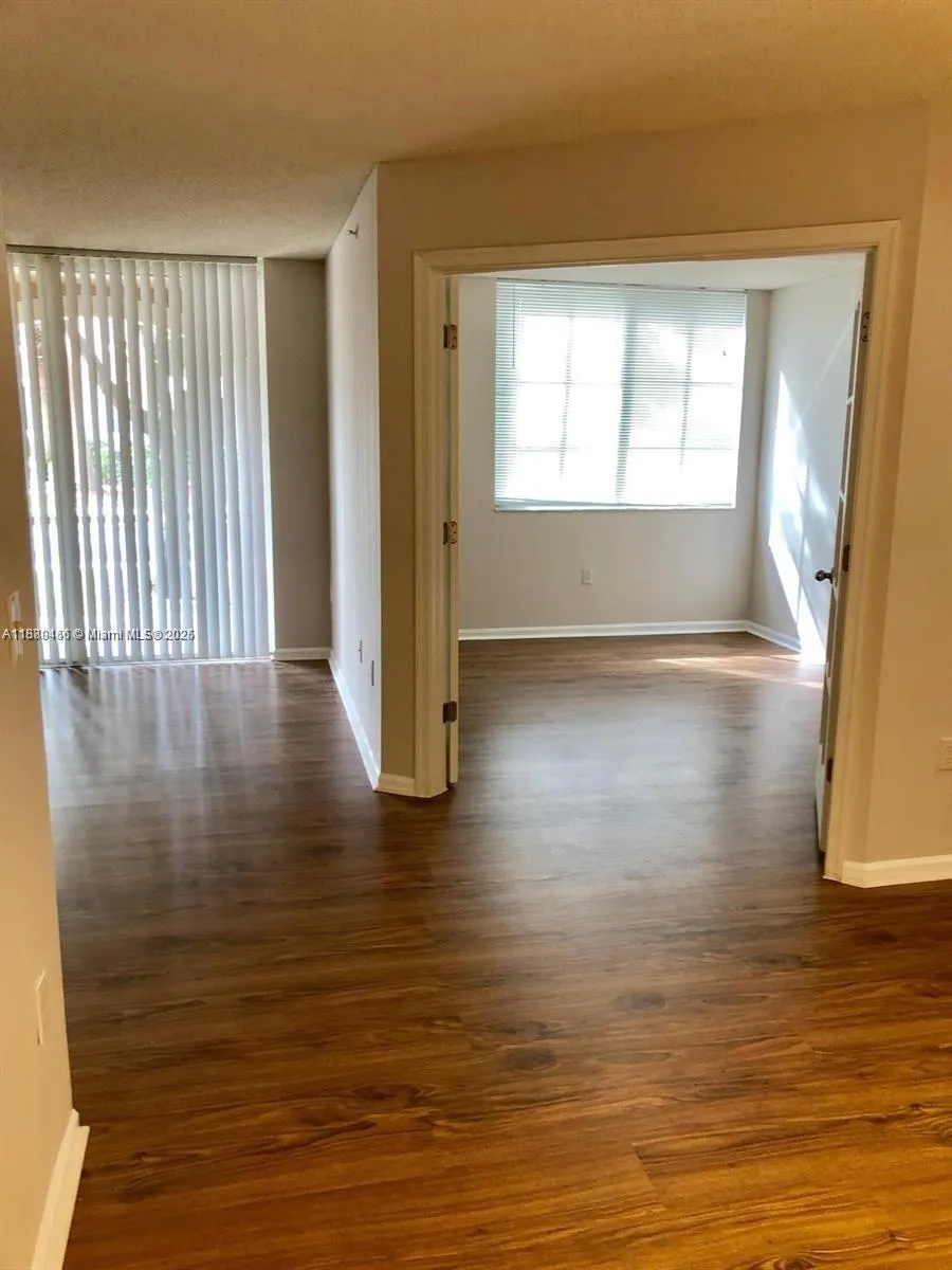 4852 N State Road 7, #3106