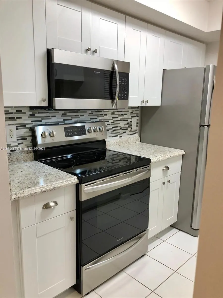4852 N State Road 7, #3106