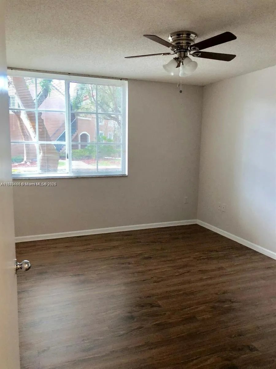 4852 N State Road 7, #3106
