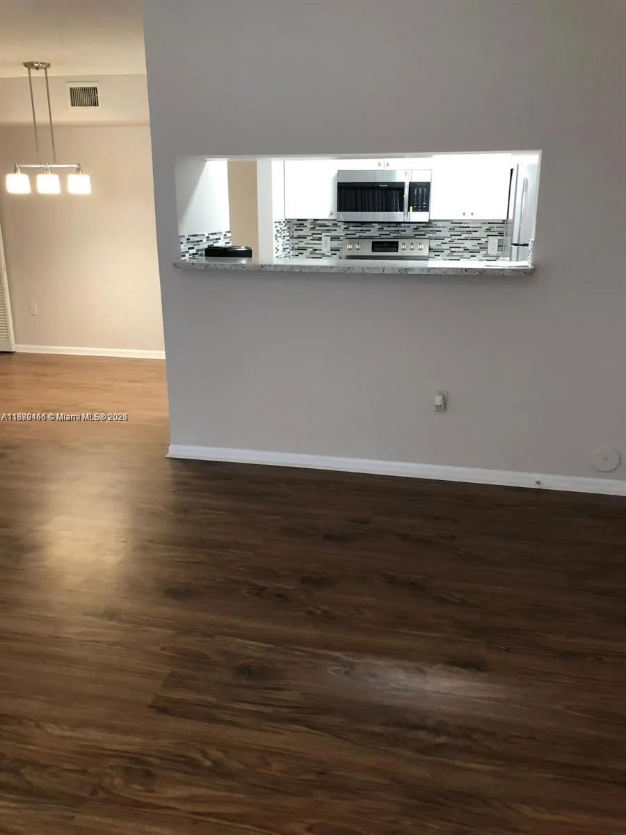 4852 N State Road 7, #3106