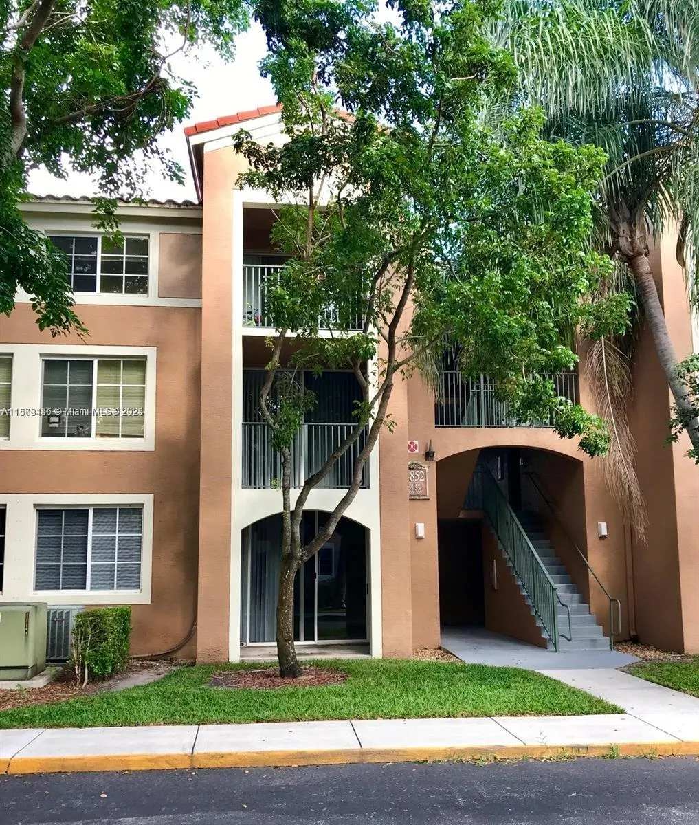 4852 N State Road 7, #3106