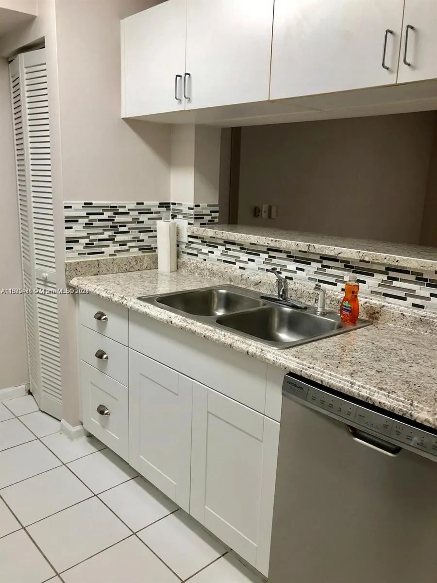 4852 N State Road 7, #3106