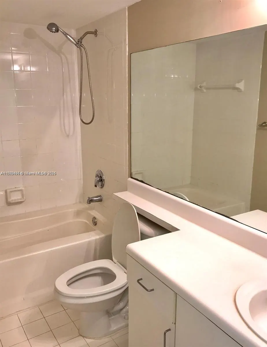 4852 N State Road 7, #3106