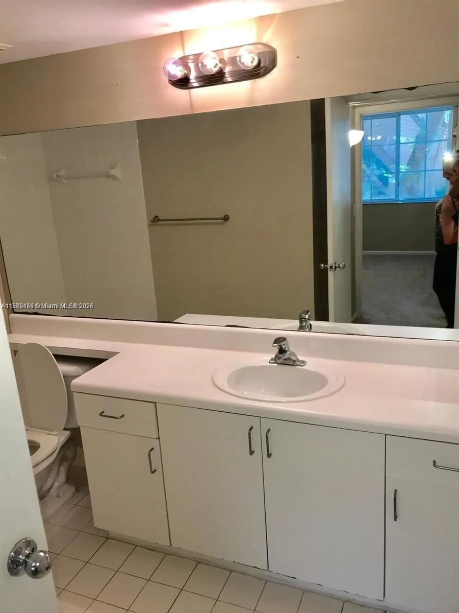 4852 N State Road 7, #3106