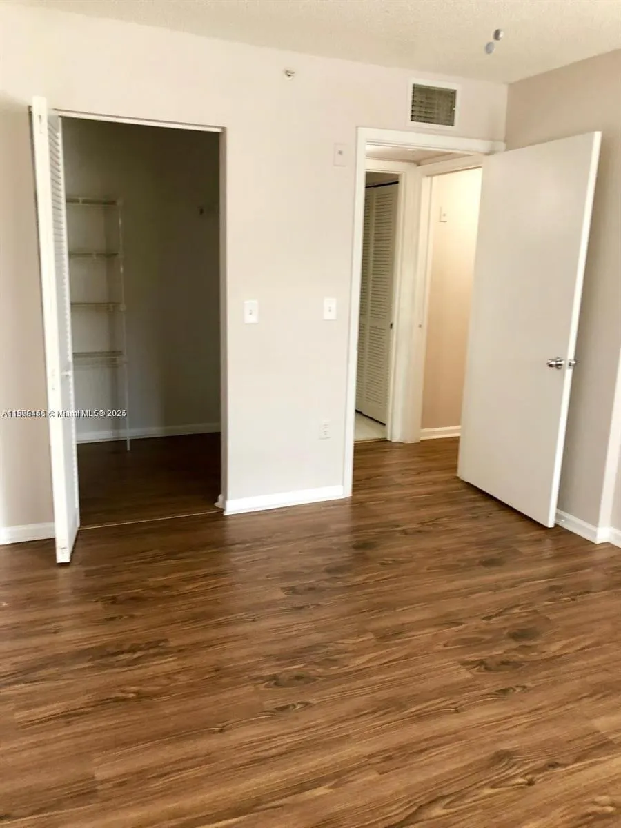 4852 N State Road 7, #3106
