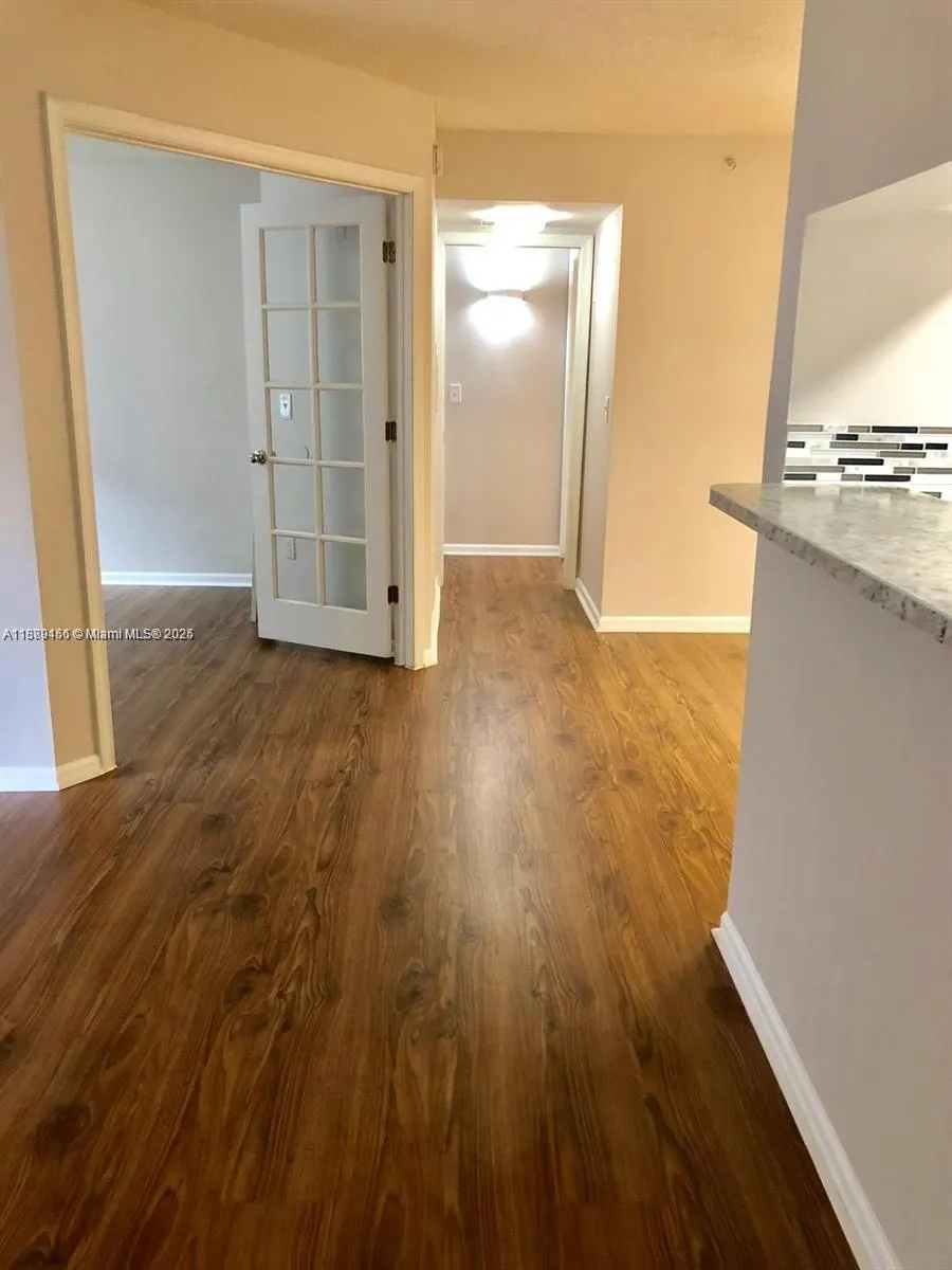 4852 N State Road 7, #3106