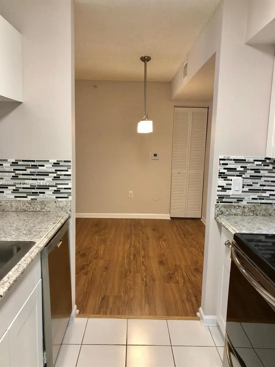 4852 N State Road 7, #3106