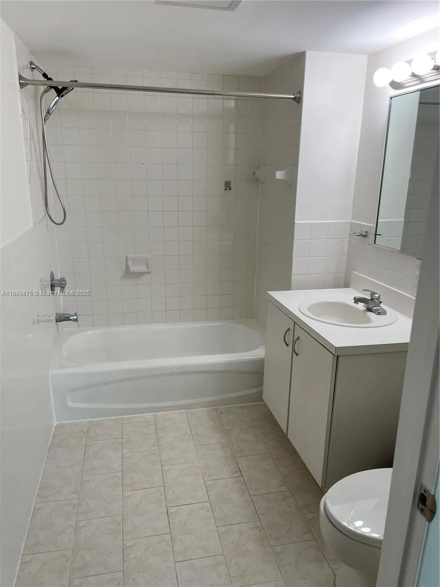 1475 SW 8th St, #606