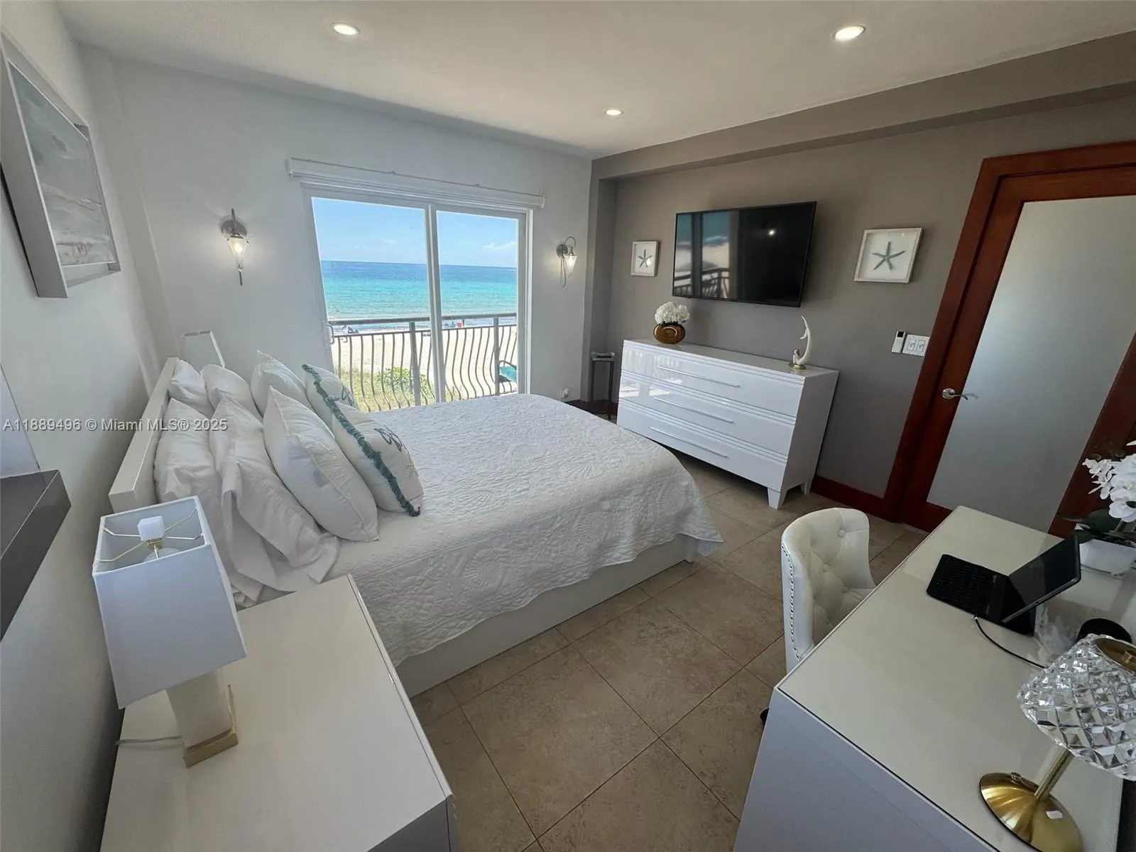 1815 N Surf Rd, #304