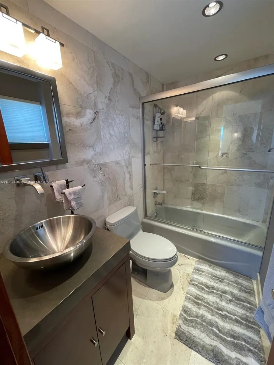 1815 N Surf Rd, #304