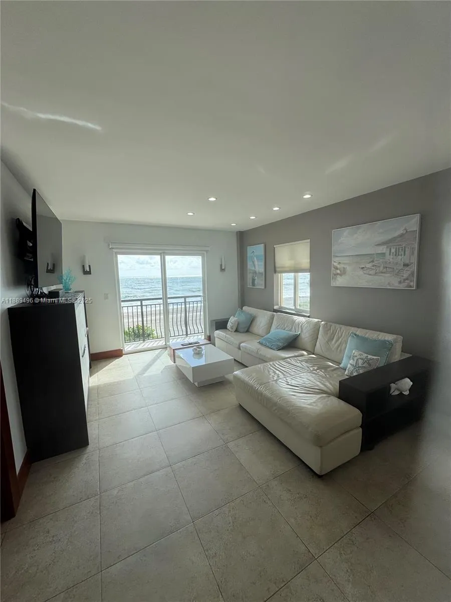 1815 N Surf Rd, #304