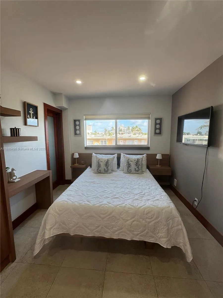 1815 N Surf Rd, #304