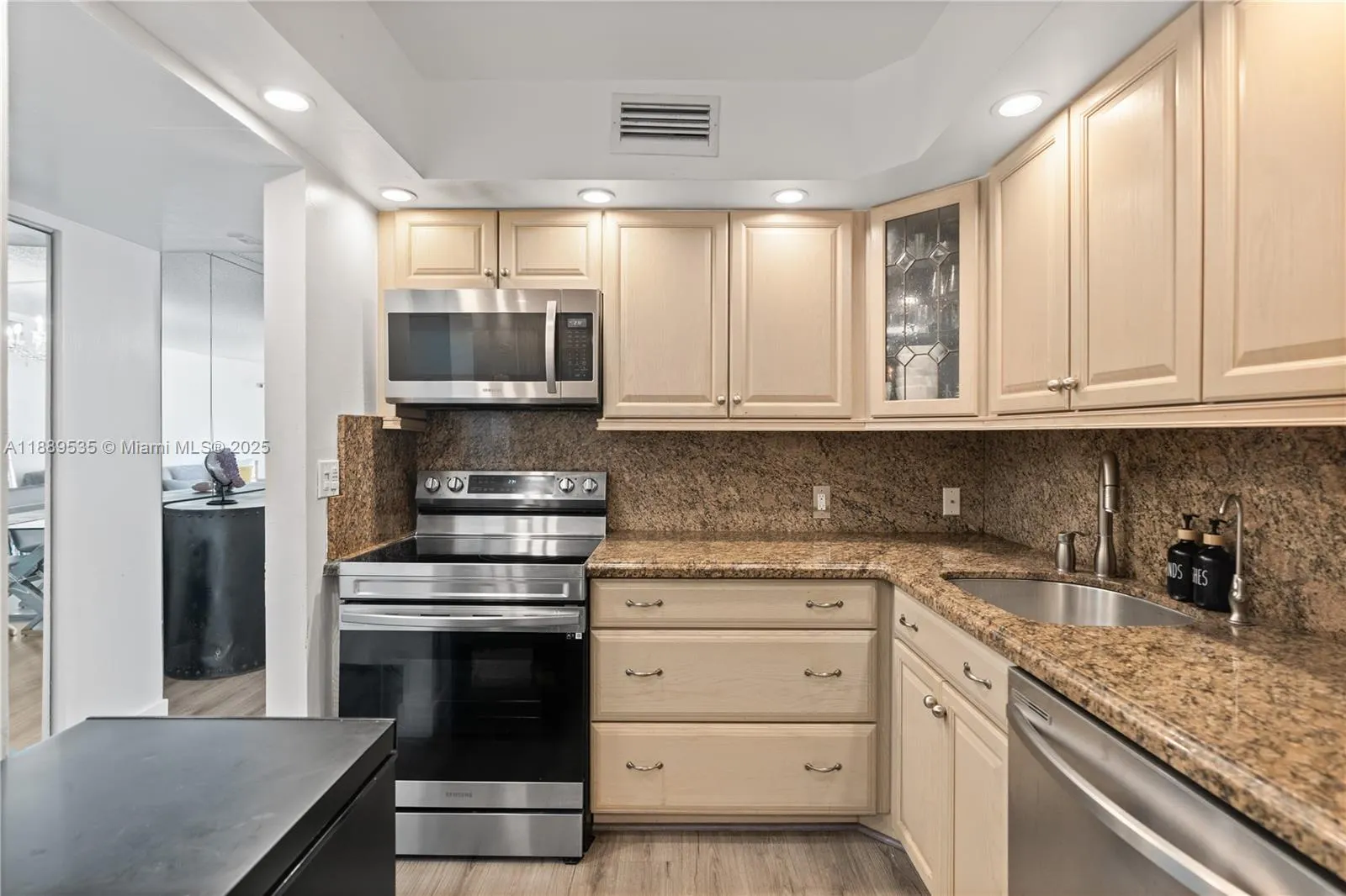 20301 W Country Club Dr, #829