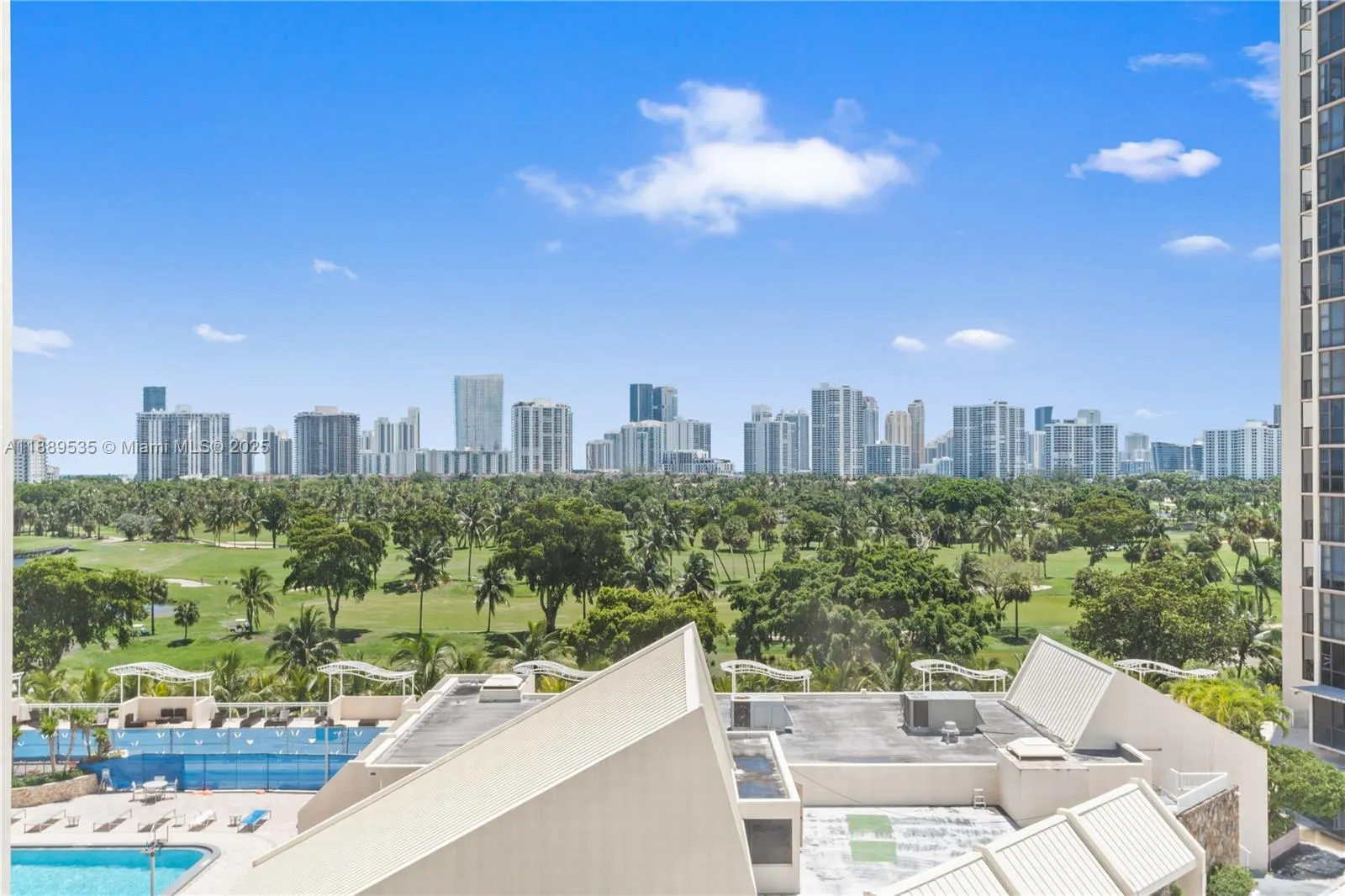 20301 W Country Club Dr, #829