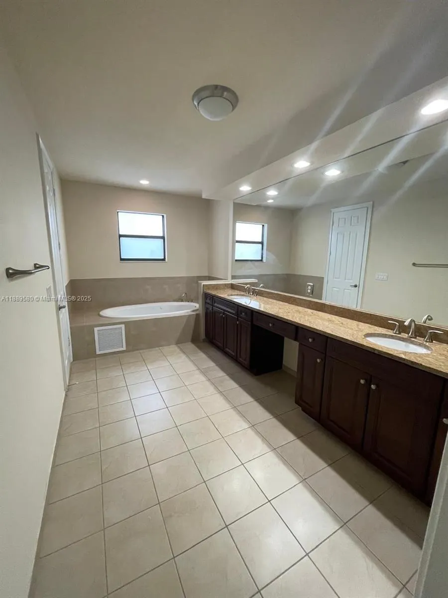 9895 NW 87th Ter, #9895