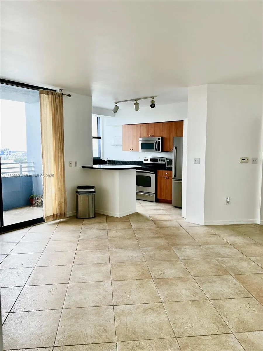 1330 West Ave, #2204