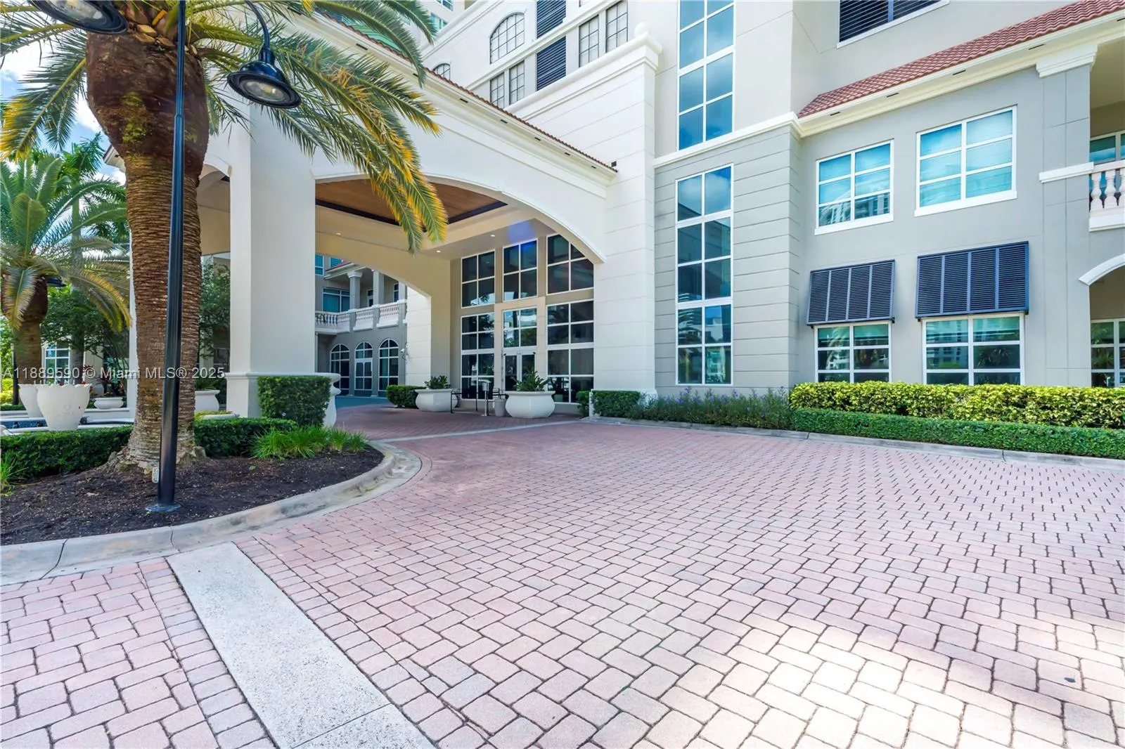 610 W Las Olas Blvd, #820N