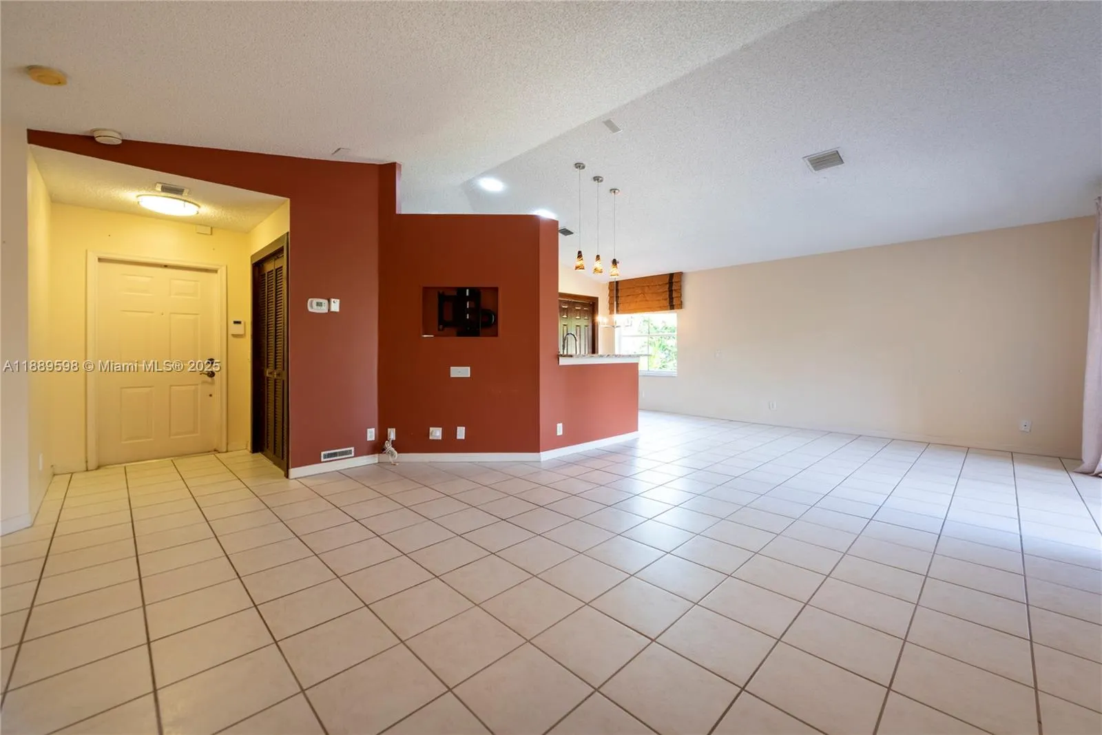 1886 Sirius Ln