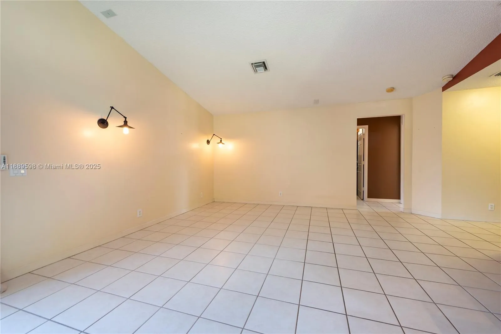 1886 Sirius Ln