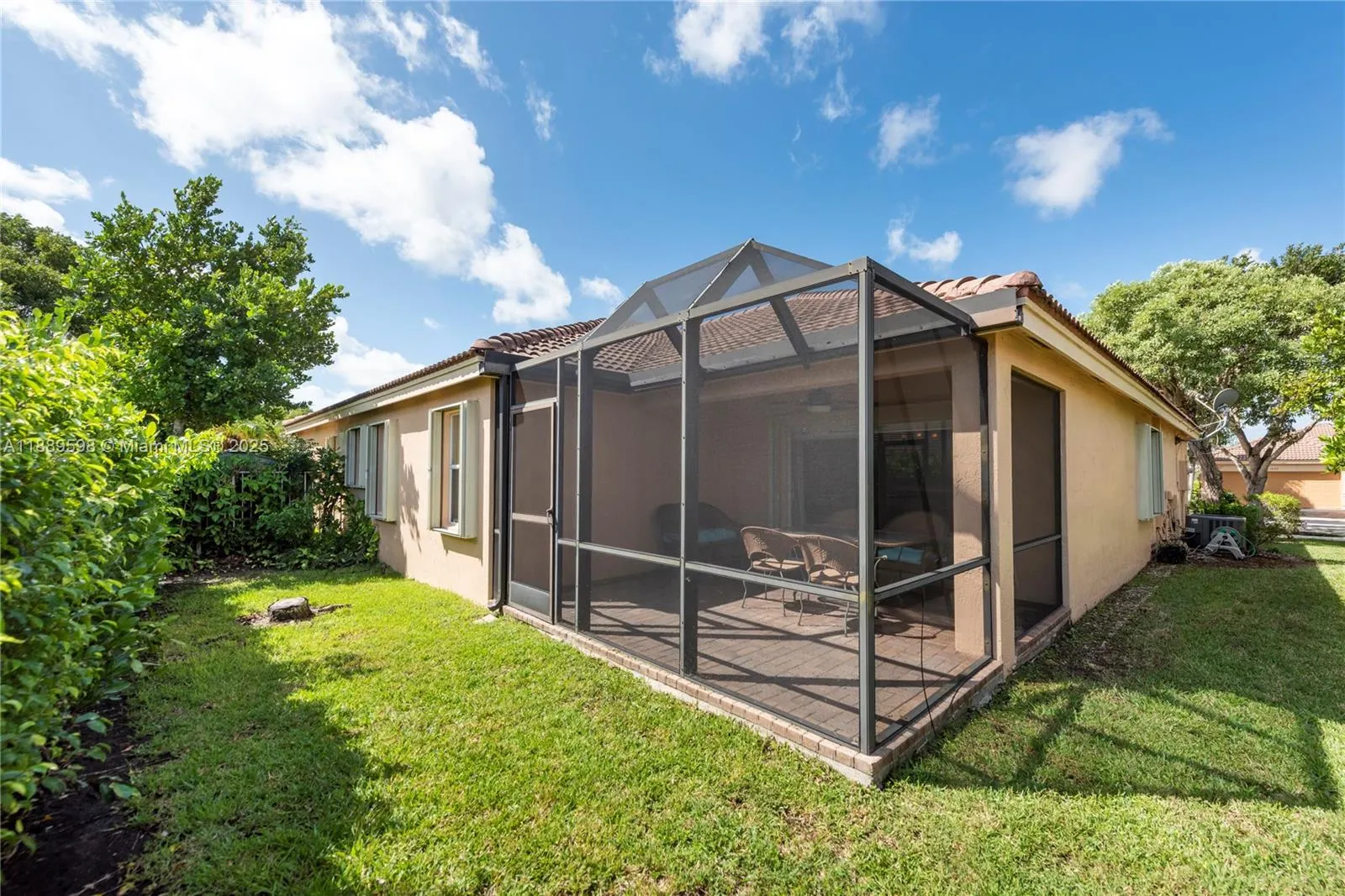 1886 Sirius Ln