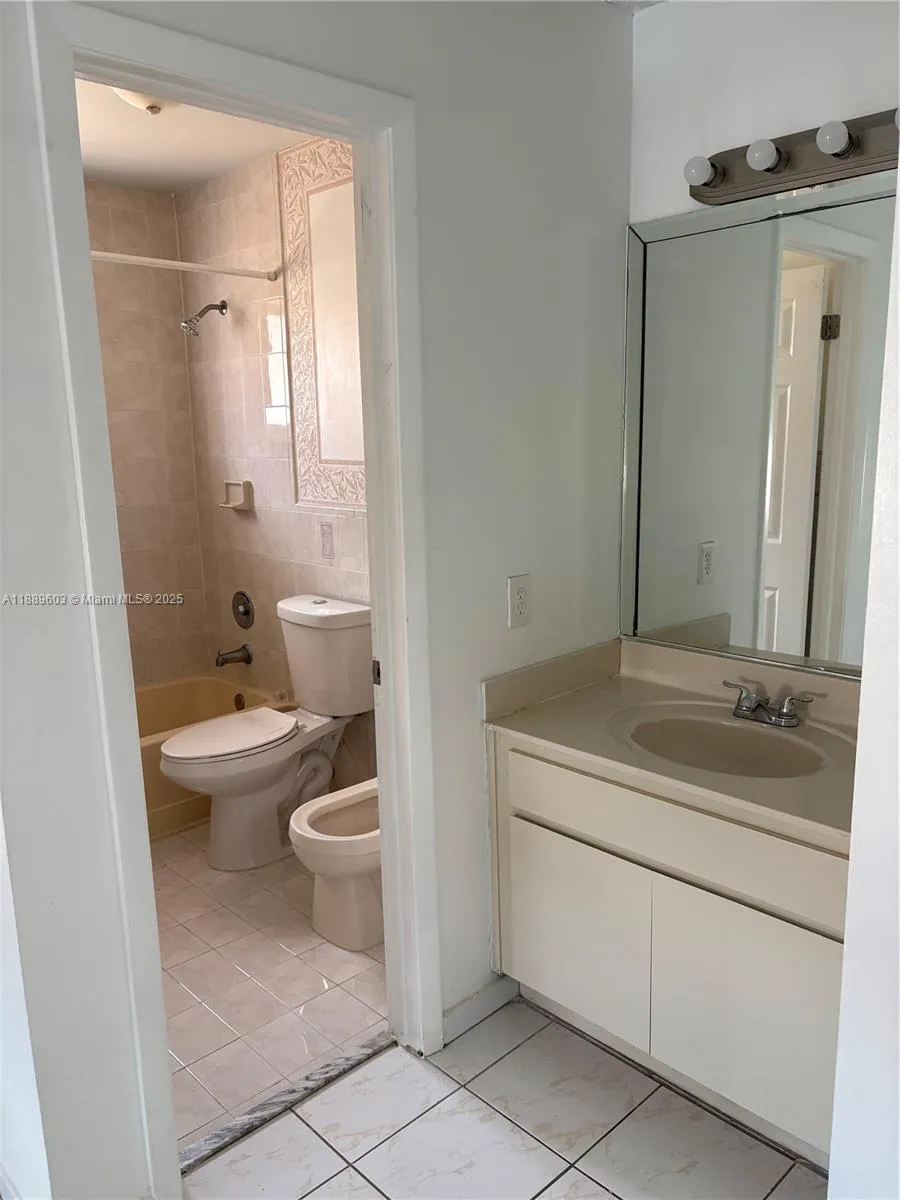 2258 W 74th St, #202-9