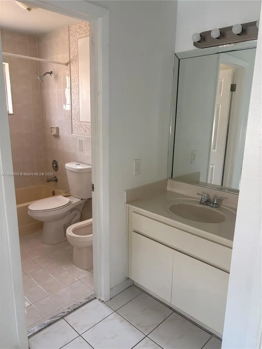 2258 W 74th St, #202-9