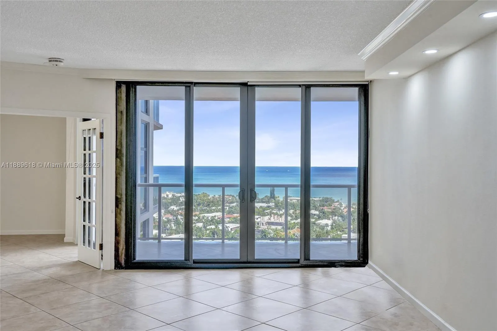 20281 E Country Club Dr, #2110